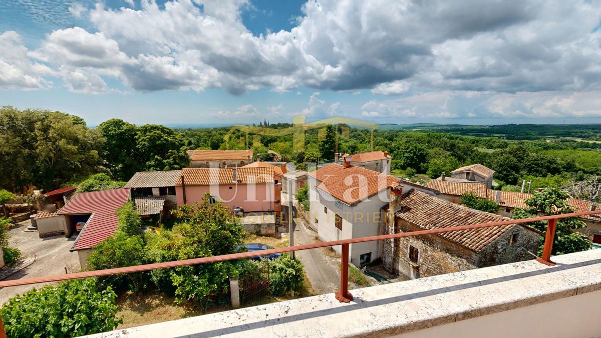 Casa in pietra ristrutturata con piscina
